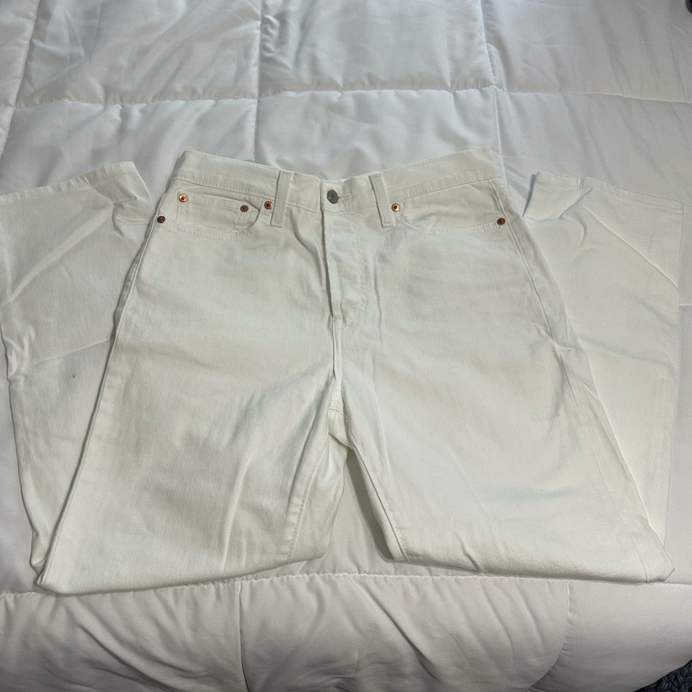 Levi’s white button fly high rise wedgie straight leg white jeans, 31
